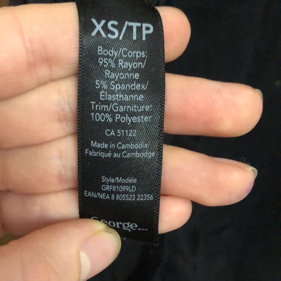 Black top - Picture 4 of 5